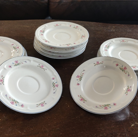 Vintage Newcor Stoneware #4020 Cambridge Pattern S - Picture 2 of 9